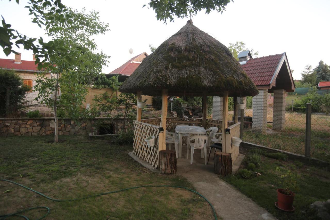 Lakilak Pihenohaz A Holt-Tisza Partjan, Termalfuerdonel, Lakitelek Appartement Buitenkant foto